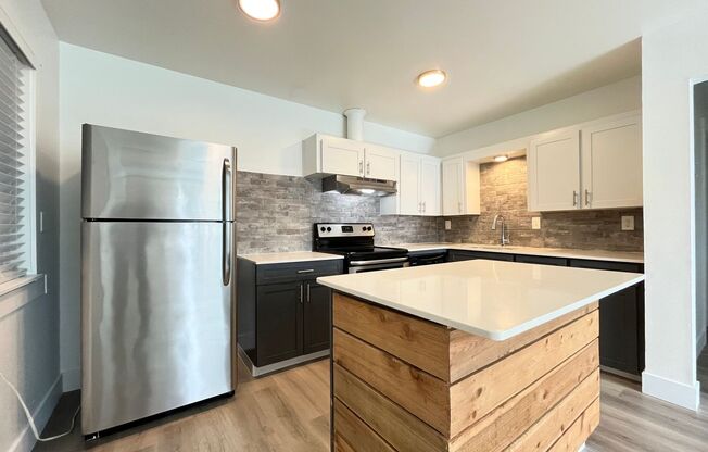 2 beds, 1 bath, 700 sqft, $1,445, Unit 11