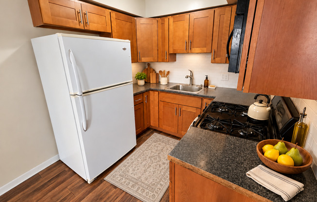 2 beds, 1 bath, $1,450, Unit 1st Floor