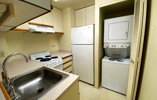 Studio, 1 bath, 402 sqft, $1,895, Unit 2504