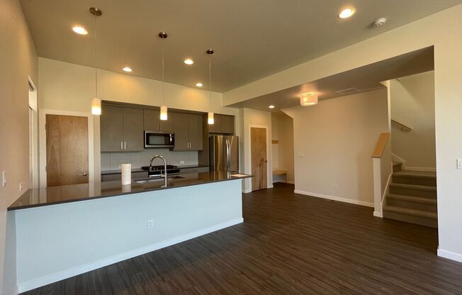 Just reduced $2295! LOVELY 2 BED/2.5 BATH Great location near Boulder!