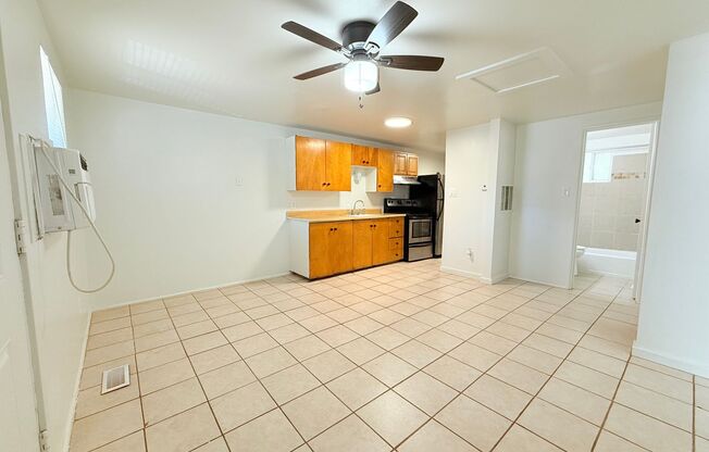 2 beds, 1 bath, $1,299, Unit 5