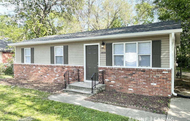 2808 W RAY ST