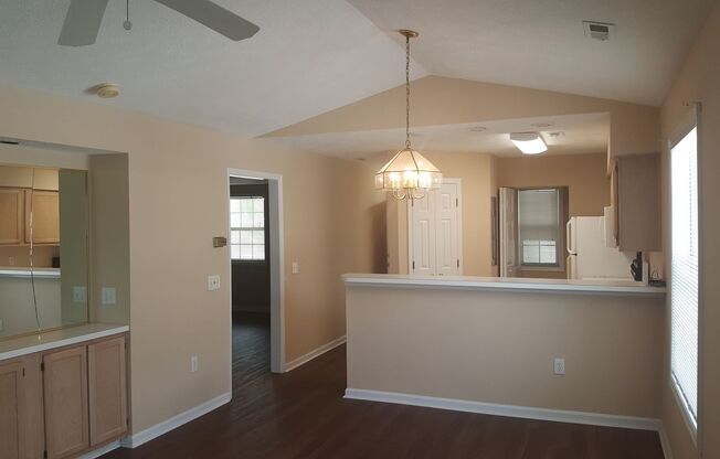 2 beds, 2 baths, $1,400