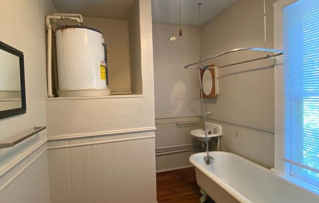 Studio, 1 bath, 500 sqft, $1,075, Unit 8