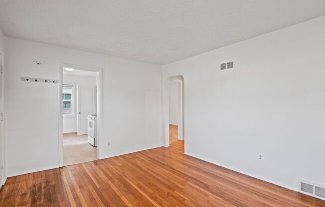 2 beds, 1 bath, $1,395