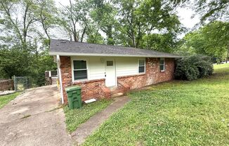 ** 3 bed 2 bath located in Forrest Hills ** Call 334-366-9198 to schedule a self-showing