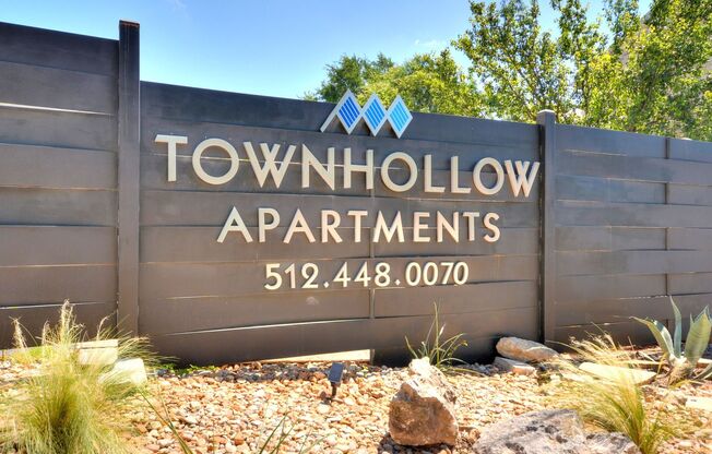 Townhollow Apartments