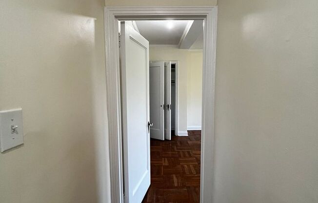 2 beds, 1 bath, 975 sqft, $2,055, Unit Royal York 802