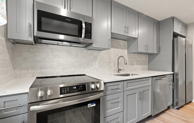 11 COLONIAL VLG DR