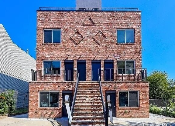 105 WYONA ST