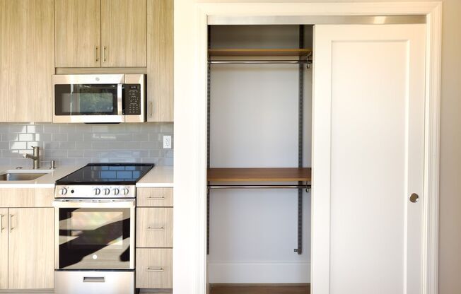 1 bed, 1 bath, $3,800, Unit 428