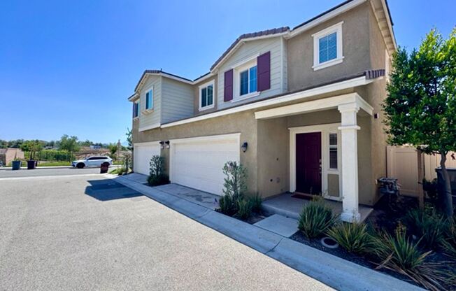 Beautiful 3 bedroom Town house available for lease!