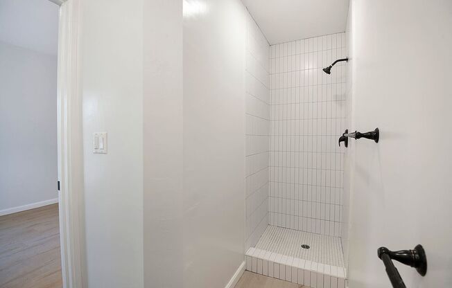 Studio, 1 bath, 214 sqft, $1,350, Unit 115
