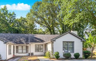 Charming Updated 2BR/2BA Duplex Close To Everything!