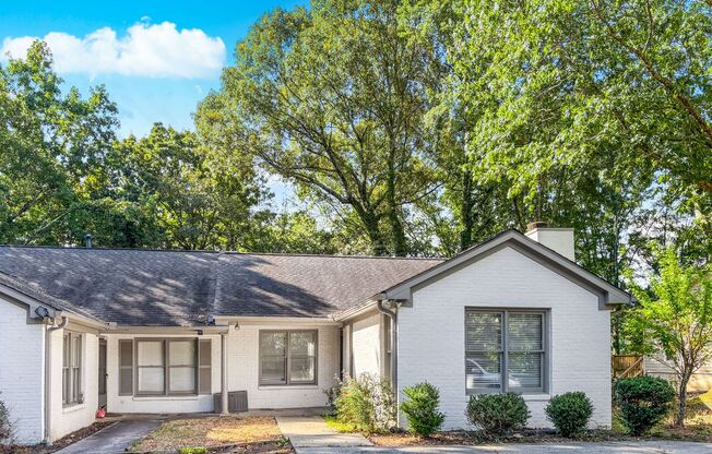 Charming Updated 2BR/2BA Duplex Close To Everything!