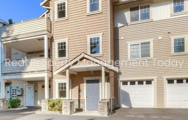 Stunning 2 Bedroom Condo With Garage!