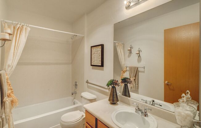 2 beds, 2 baths, 886 sqft, $2,095, Unit H302