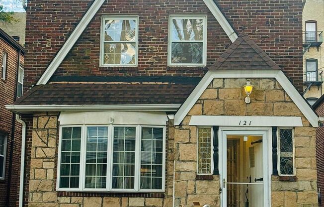 121 BENTLEY AVE