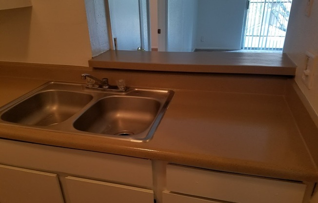 2 beds, 2 baths, 925 sqft, $1,035, Unit *638