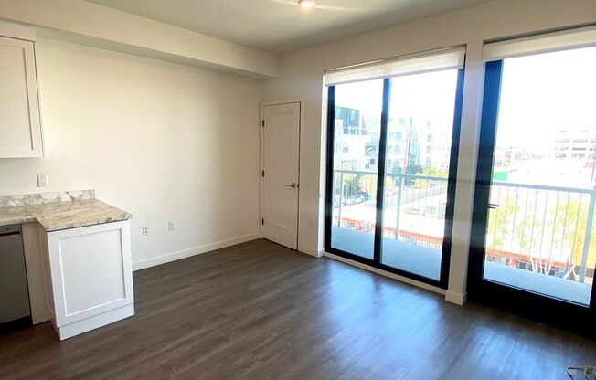 Studio, 1 bath, $2,495, Unit Unit 303