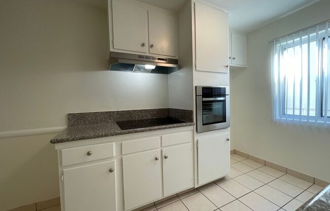 2 beds, 2 baths, 950 sqft, $2,650, Unit 12