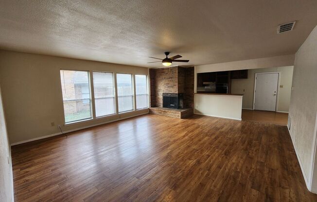 Spacious 3 Bedroom Duplex In Meadowbrook