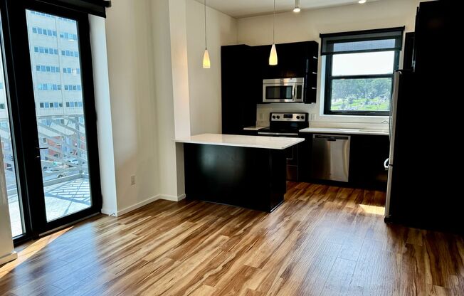 2 beds, 2 baths, 901 sqft, $1,495, Unit 701