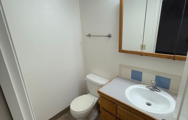 3 beds, 2 baths, 1,200 sqft, $1,695, Unit 38