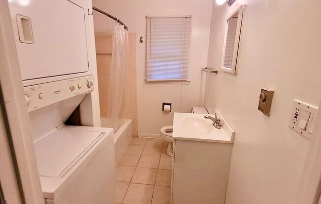 2 beds, 1 bath, $1,300, Unit #5