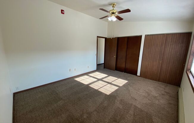 2 beds, 1 bath, $1,175, Unit 1966-7
