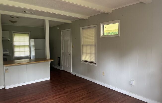 3 beds, 1 bath, $875