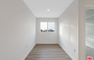 10918 CAMARILLO ST