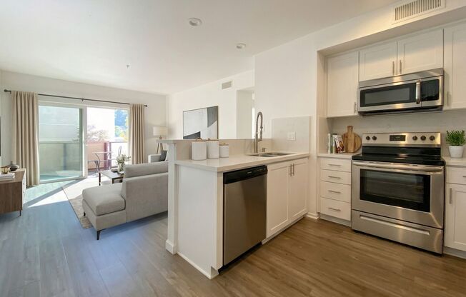 3400 Cahuenga Blvd Los Angeles, CA 90068