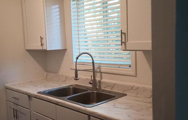 1 bed, 1 bath, 575 sqft, $1,189, Unit 43