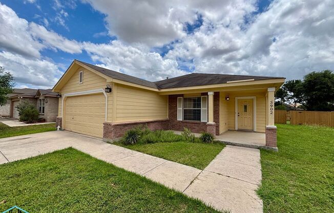 Your Perfect Retreat Awaits! A Charming 3-Bedroom 2-Bath Home Nestled in a Friendly Neighborhood!