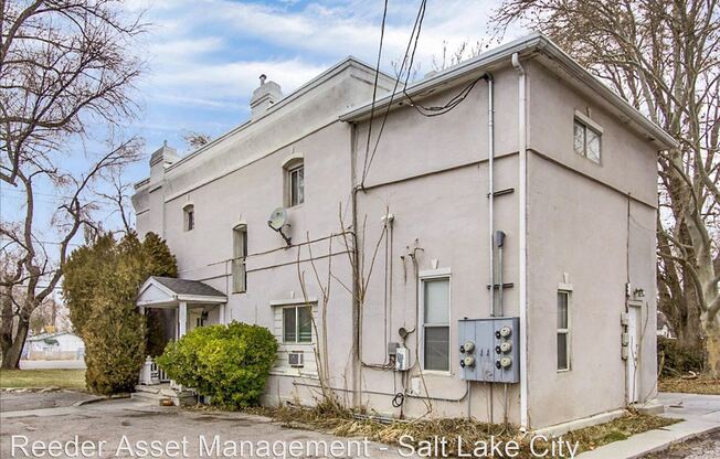 715 East Parker Lane