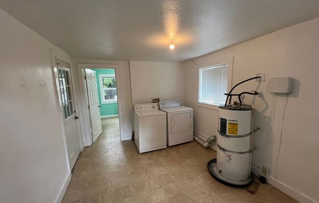 3 beds, 1 bath, $1,895, Unit 1222 Kelly Blvd