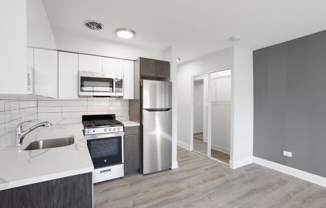 Studio, 1 bath, 295 sqft, $1,475, Unit 434