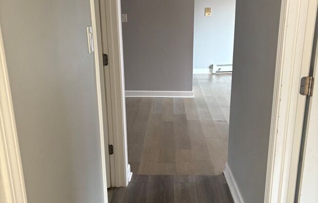 2 beds, 1 bath, 865 sqft, $1,695, Unit Building 2-3D