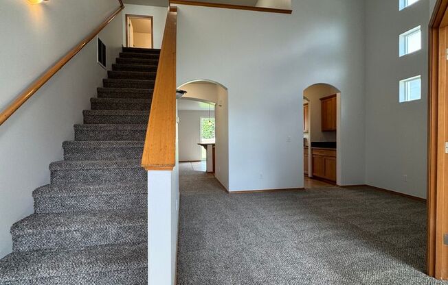 Large 4 Bed Rental in Established Neighborhood