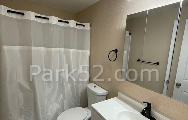 2 beds, 1 bath, $1,650, Unit 1114 S Monroe St.