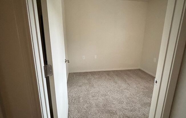 2 beds, 1 bath, 842 sqft, $1,444, Unit 28-B06 Davis 2 BD