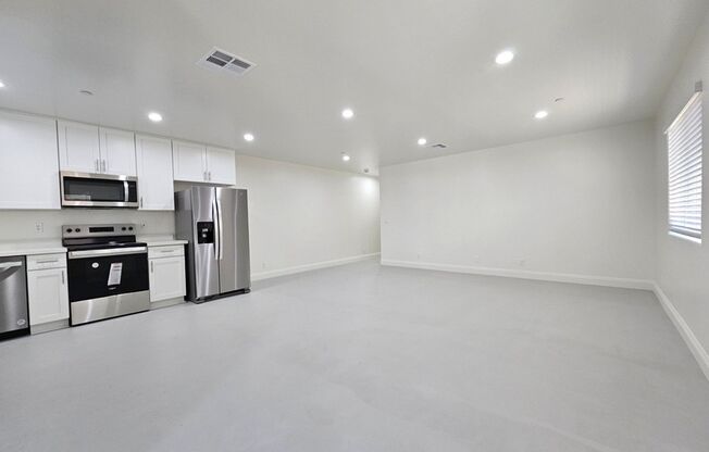1201 W Mariposa Ave