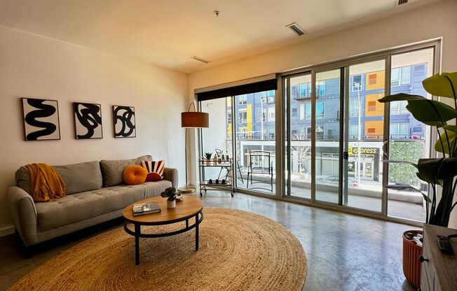 1 bed, 1 bath, 726 sqft, $1,460, Unit 210