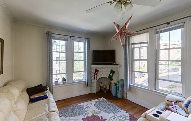 2 beds, 1 bath, 850 sqft, $3,295, Unit 8