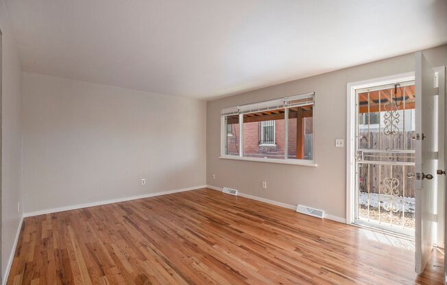 Newly Renovated 2Bed/1Bath Duplex