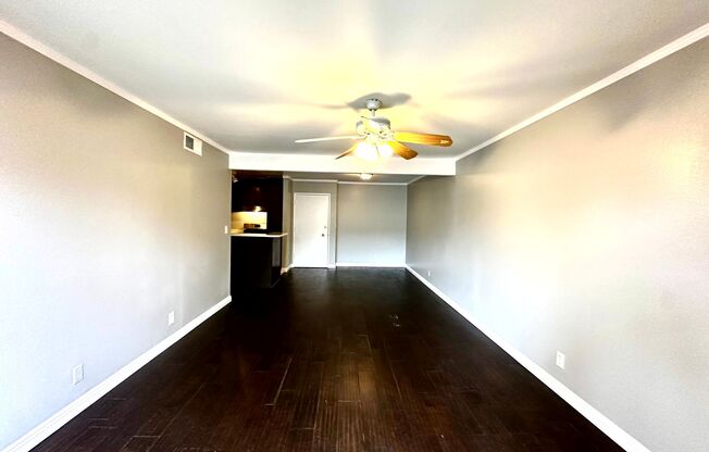***MOVE-IN SPECIAL 2 WEEKS FREE RENT***Spacious Renovated 2 bed +2 bath condo in Tarzana