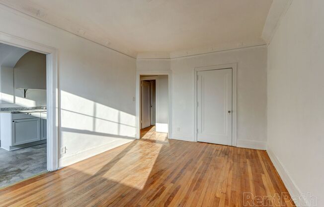 1 bed, 1 bath, 535 sqft, $1,090, Unit 414