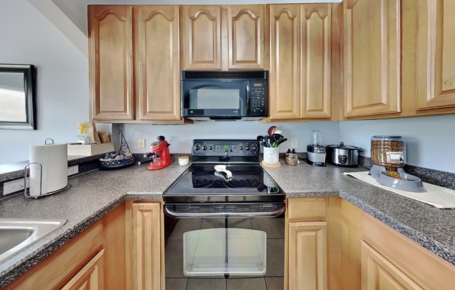 16583 CEDAR CREST DR