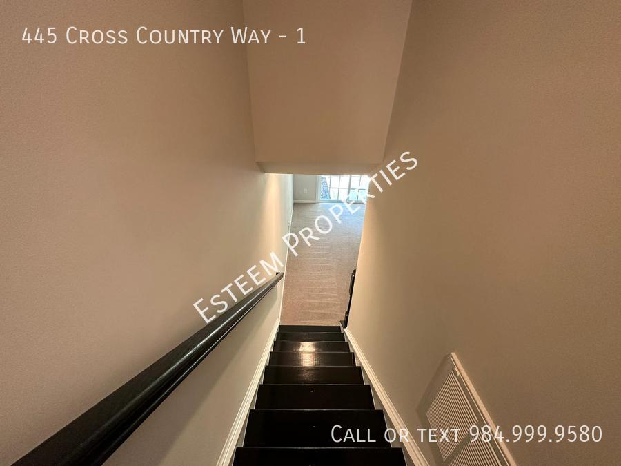 445 CROSS COUNTRY WAY